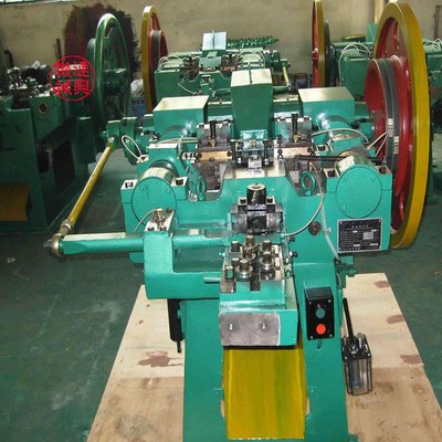 連興機械設(shè)備 鐵釘機設(shè)備專業(yè)生產(chǎn)與廠家直銷